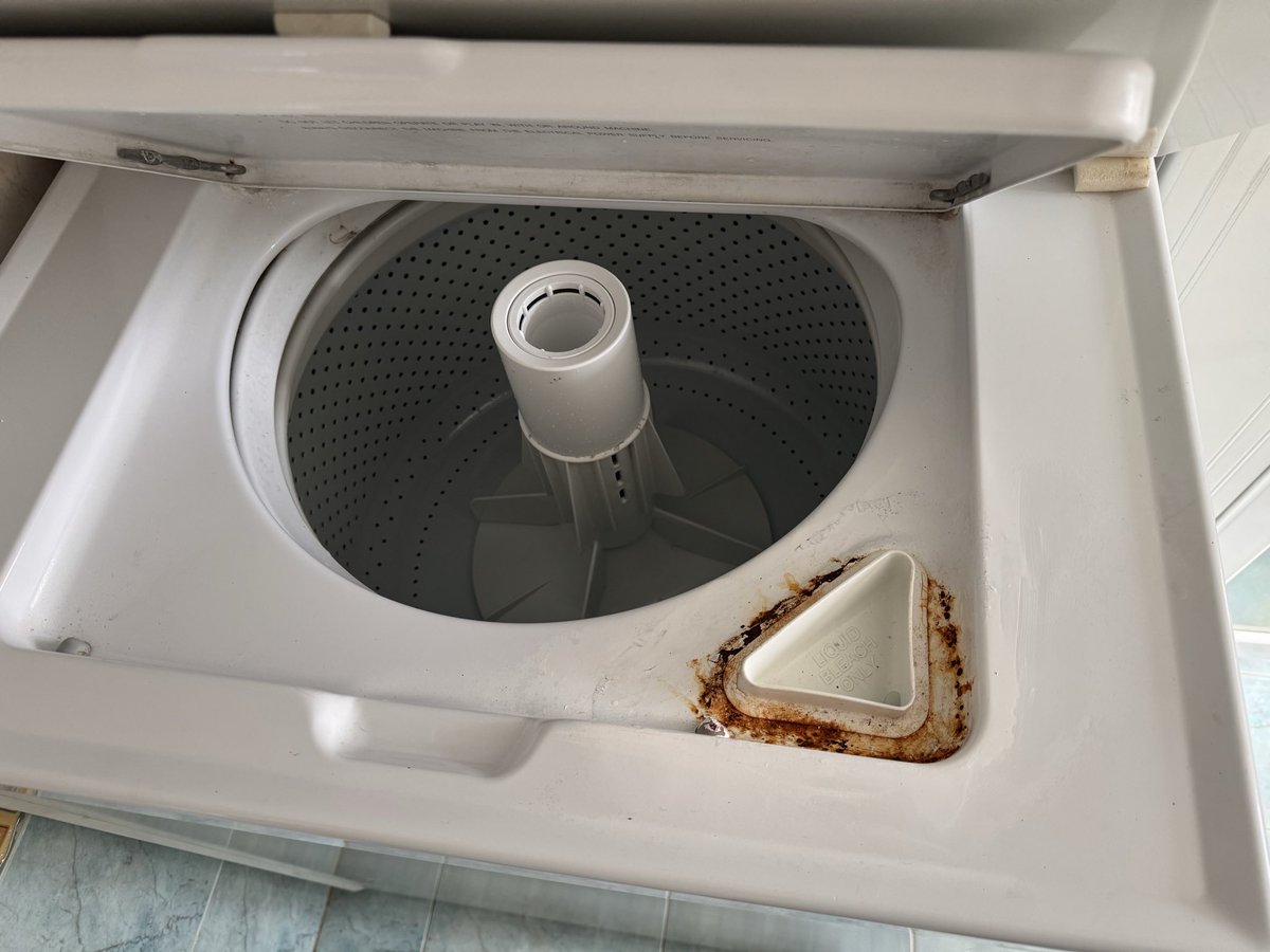 dream_make_play's tweet photo. If youโre looking for a new washer, may I suggest you avoid #maytag? My parentsโ 1980s washer still works like new, but their newer Maytag is already rusting everywhere . Good thing they kept the old one as a backup (@MaytagCare ) https://t.co/dSyMpADsoj