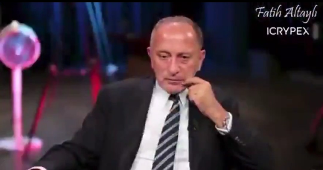 Elfida1143226's tweet photo. "Fatih Altaylı 4 yıl 2 ay hapis cezası aldı."

Devlet ,altaylı'ya atladı, çok pardon ya yazmam böyle şeyler ama engel olamadım kendime🤭 https://t.co/lYFHwcOcVE