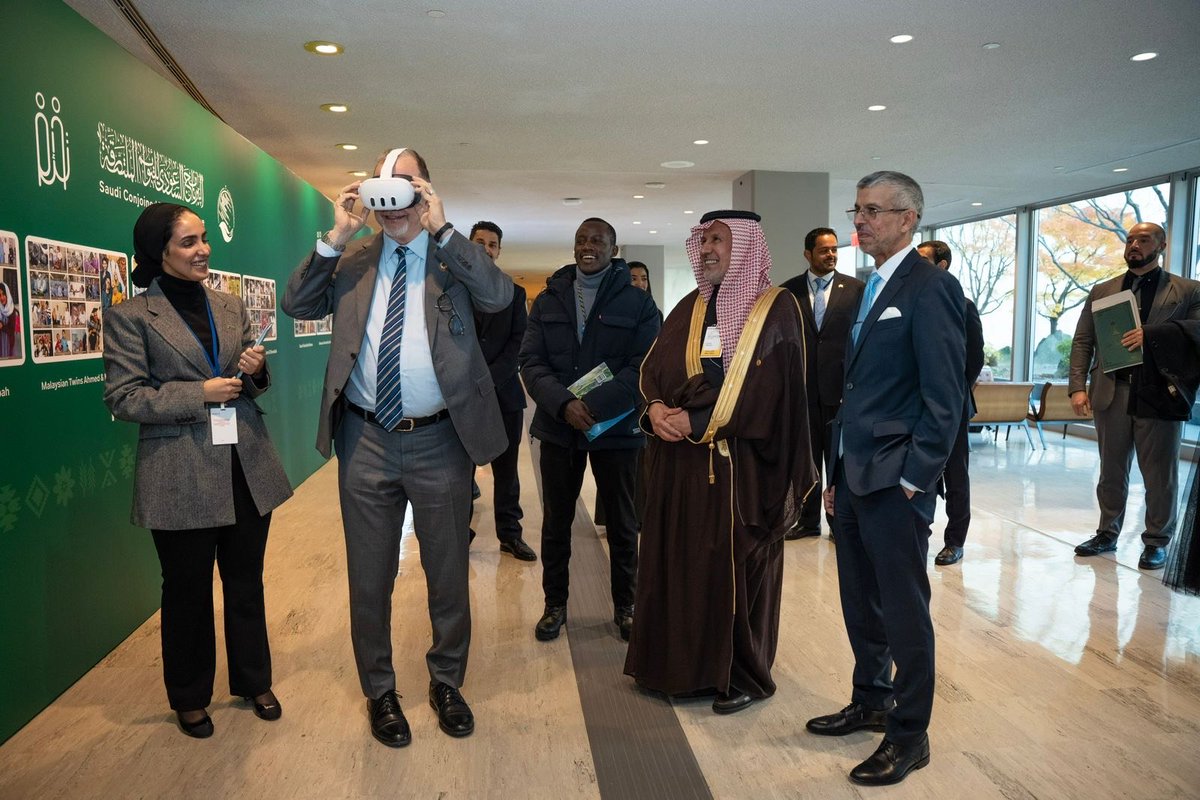 KSRelief_EN's tweet image. #KSrelief organizes an exhibition in New York to highlight Saudi Arabia’s humanitarian efforts on #WorldConjoinedTwinsDay