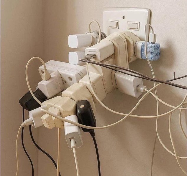 JHdaFonseca's tweet image. Governo brasileiro, criando um imposto em cima do outro para puxar mais energia do povo.