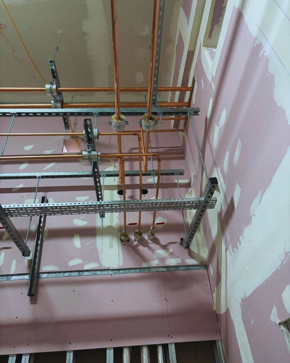 DLMechancial's tweet photo. We’ve been in Northampton this week checking on first fix progress for domestic services and heating installation! 🔧

The team’s made great progress, with neat pipe runs setting the tone for what’s next... 👌

#welding #plumbing #mechanicalservices #steel #pipework #pipes https://t.co/LqKpeoUczS