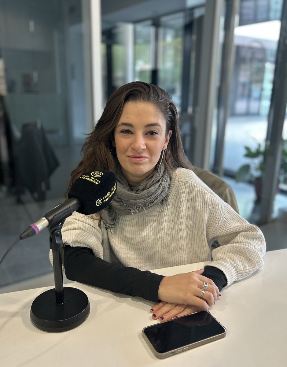 RadioCastelldef's tweet image. ☕️ Avui ens ha visitat al nostre espai polític #castelldefelscoffee la regidora de @Movem_, Sílvia López.

📻 Ràdio a la carta: enacast.com/radiocastellde…