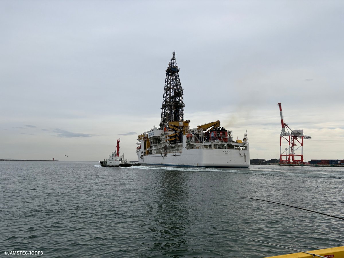 Chikyu_JAMSTEC's tweet photo. 24 Nov #IODP3 #Exp502 & #Exp503 Science Team exchanged places & #Chikyu left Sendai!
The final 2025 cruise has begun!
Exp503 will collect sediment cores from the central #JapanTrench to study paleoearthquakes.
For details:
https://t.co/zN0zJ0p8Xo https://t.co/mYTZz8oi5b