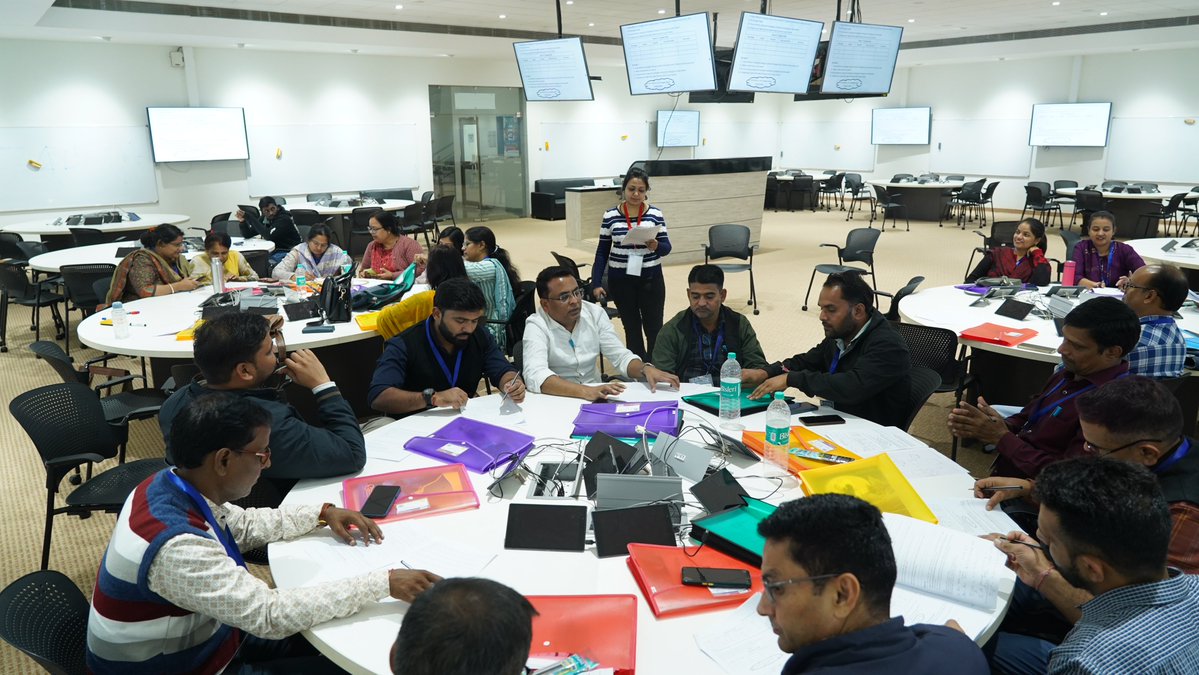 Day 2 of the 𝐕𝐏 𝐓𝐞𝐚𝐜𝐡𝐞𝐫𝐬’ 𝐖𝐨𝐫𝐤𝐬𝐡𝐨𝐩 𝟐𝟎𝟐𝟓! 

50 students from JNV Ratibad experienced VP LUs in the TLL. Teachers observed &amp; shared insights.

Sessions:
Shades from Shapes by <a href="/bwajtweeting/">Bharathwaj Sathyamoorthy</a> 
Dot Grid Through Rectangles by 𝘋𝘳. 𝘚𝘪𝘥𝘥𝘩𝘢𝘳𝘵𝘩𝘢 𝘚𝘢𝘳𝘬𝘢𝘳