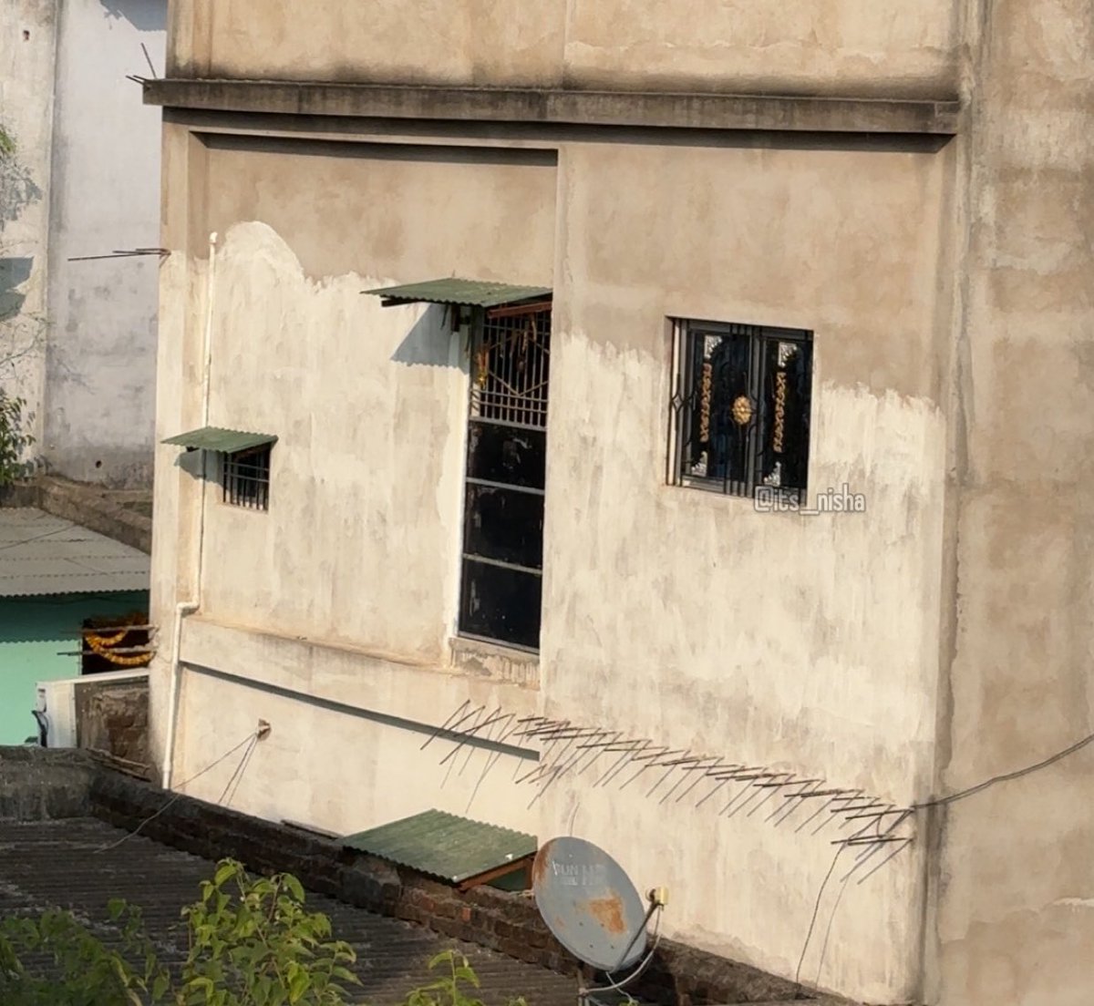 Its__nisha's tweet image. Ye darwaja uparwale ke ghar khulta hai