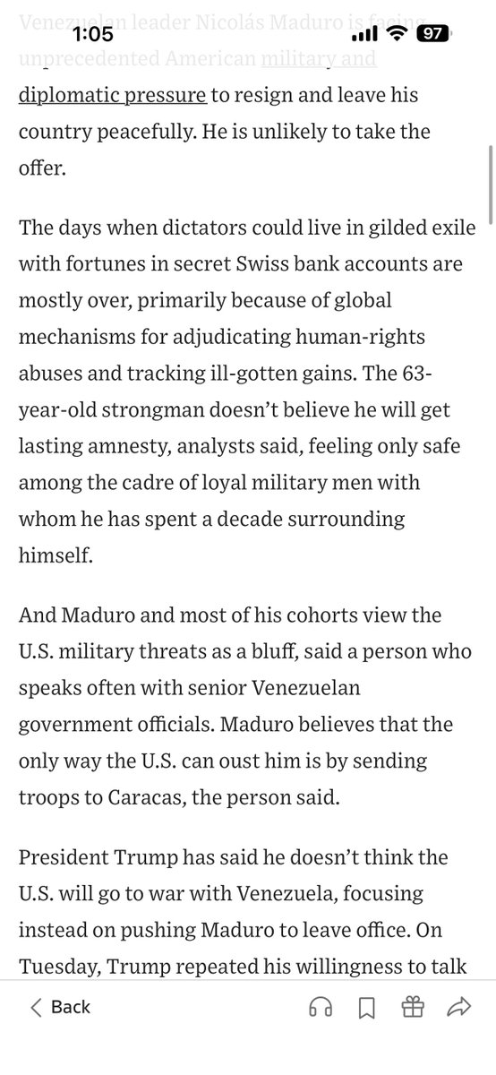 OrlvndoA's tweet image. 🚨 | WSJ:

Por más presión que reciba, Maduro probablemente nunca renuncie y se exilie. Estas son las razones:

- No siente que obtenga garantía de por vida en ningún lugar del mundo. 

- Maduro y su grupo ven las amenazas de EEUU como un bluff y no creen que Trump se atreva a…