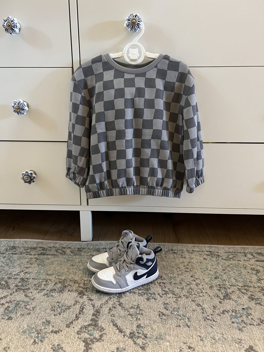 AdeelaCSV's tweet image. Just us, doing life softly