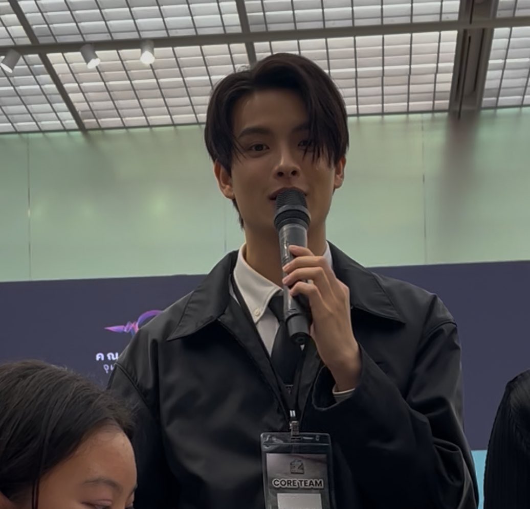 intoaigame's tweet image. แปปพี่ขุนมองกล้องจั๋นบ่อยอยู่ข้างกล้องฉันแปะสตกปองชูด้วยนี่หว่า สส แสดงว่าพี่ขุนก้เหนดิวะยิ่งสายตายาวอยู่ 😭😭😭😭😭