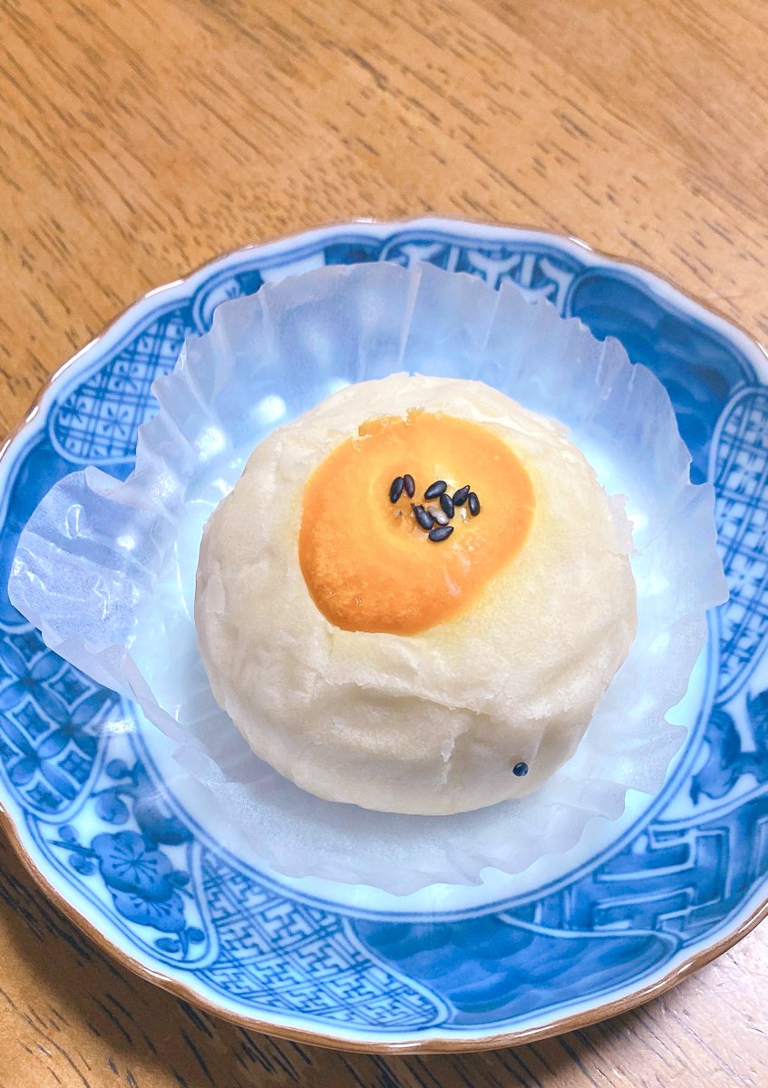 虫二さんで小黒が食べてたお菓子買ってきました〜
これすごく美味しい！また食べたい！
カステラも買ったんですけどそれも美味しかった。
鹿野が叩き落としたお菓子セットは予約してきたので今度また買いに行きます。やすめじさんが。