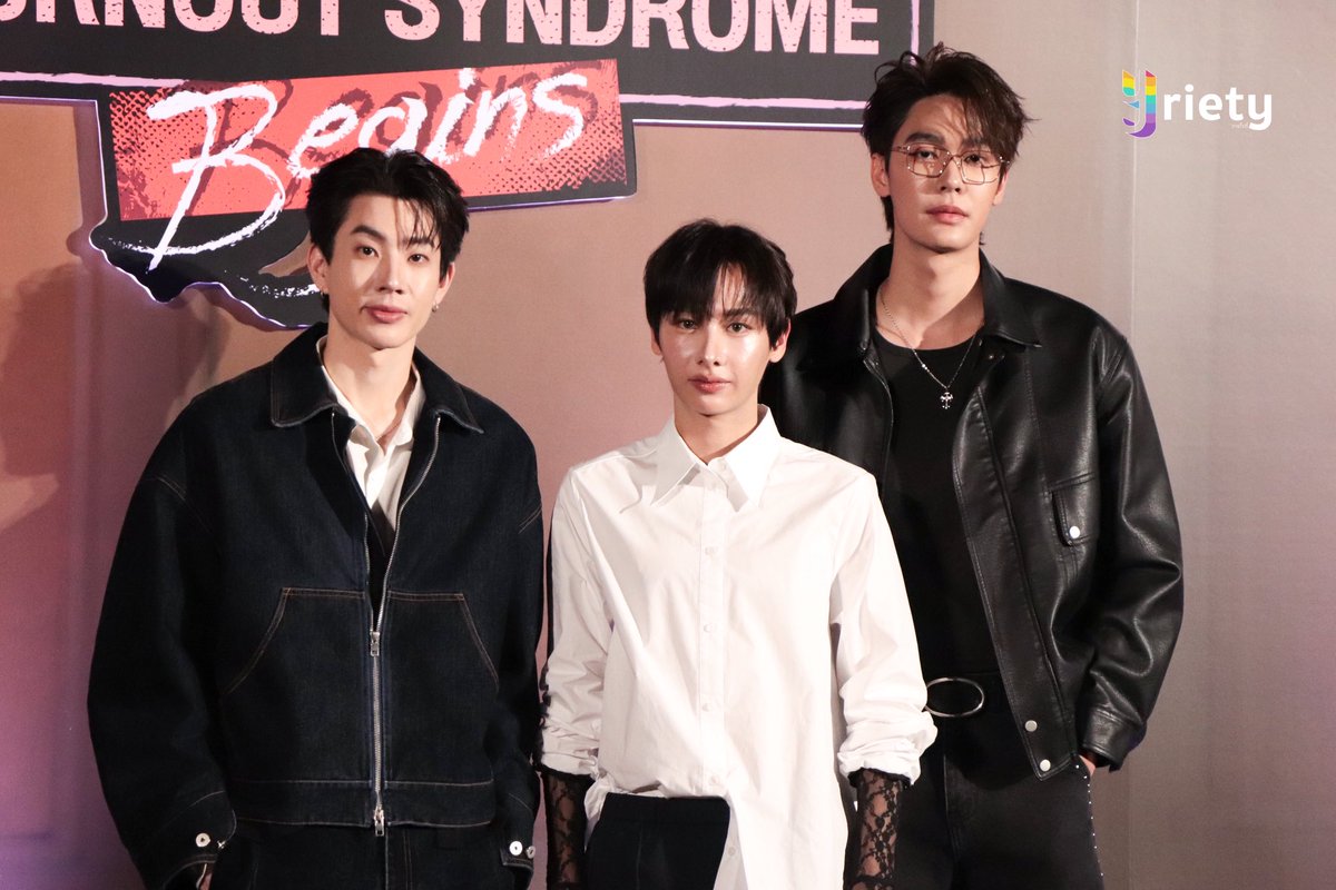 “ออฟ - กัน - ดิว” ในงาน “Burnout Syndrome ภาวะรักคนหมดไฟ : Burnout Syndrome Begins” ❤️‍🔥

#BurnoutSyndromeSeriesEP1
#BurnoutSyndromeSeries
#ออฟกัน #OffGun
#OffJumpol #GunAtthaphan 
#dew_jsu #Yriety