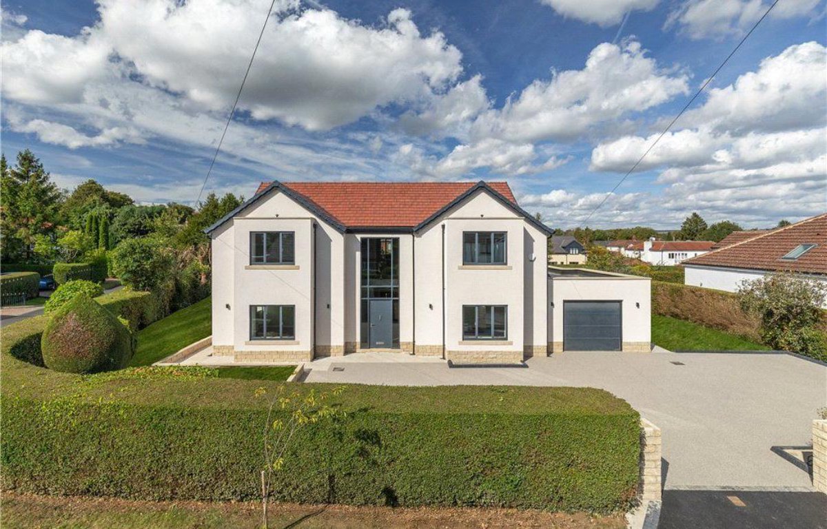 langley_ltd's tweet image. 🏡✨ Finally got to see the complete new-build, detached property for Kestrel Homes Ltd, now on the market!

Fantastic property ready for a family to move straight into! 👨‍👩‍👧‍👦🔑

🏗️📐Civil and Structural Services provided by J B Langley.

@RoneDesign 

#StructuralEngineering…