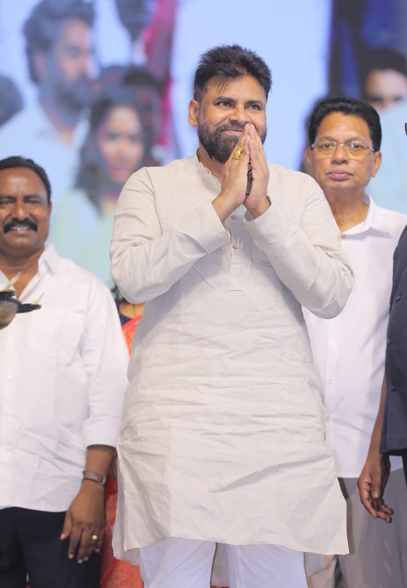 APDeputyCMO's tweet image. ప్రతి పల్లెకు సదుపాయం... ప్రతి ఇంటికి సౌభాగ్యం

- రూ. 6787 కోట్ల అంచనా వ్యయంతో పల్లె పండగ 2.0
- గ్రామాల సర్వతోముఖాభివృద్ధే లక్ష్యంగా పనులకు శ్రీకారం  
- రూ. 5,838 కోట్ల అంచనాతో 8,571 కిలోమీటర్ల కొత్త రహదారులు, రూ.375 కోట్లతో 25 వేల మినీ గోకులాలు  
- రూ. 4 కోట్ల వ్యయంతో 58…