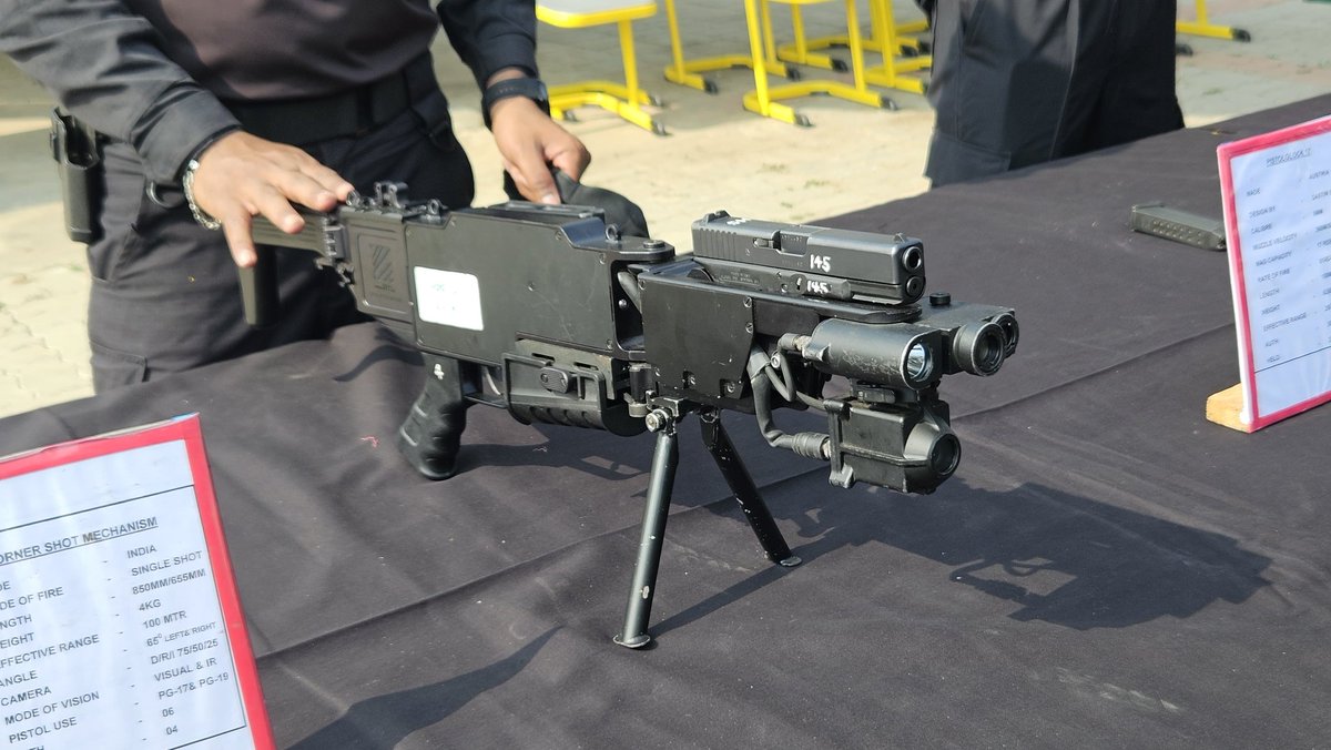 tirthaforyou's tweet image. The brave men of the NSG Commandos demonstrated their skills and weapons as a part of their military workout. They were kind enough to click this for me. 😊

Jay ho, Indian Army! 🇮🇳