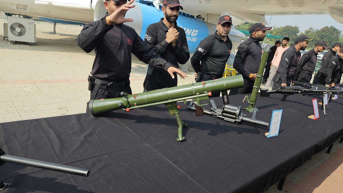 tirthaforyou's tweet image. The brave men of the NSG Commandos demonstrated their skills and weapons as a part of their military workout. They were kind enough to click this for me. 😊

Jay ho, Indian Army! 🇮🇳