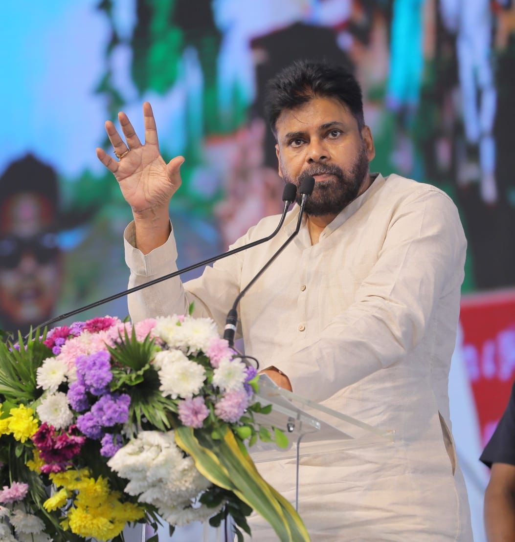 APDeputyCMO's tweet image. ప్రతి పల్లెకు సదుపాయం... ప్రతి ఇంటికి సౌభాగ్యం

- రూ. 6787 కోట్ల అంచనా వ్యయంతో పల్లె పండగ 2.0
- గ్రామాల సర్వతోముఖాభివృద్ధే లక్ష్యంగా పనులకు శ్రీకారం  
- రూ. 5,838 కోట్ల అంచనాతో 8,571 కిలోమీటర్ల కొత్త రహదారులు, రూ.375 కోట్లతో 25 వేల మినీ గోకులాలు  
- రూ. 4 కోట్ల వ్యయంతో 58…