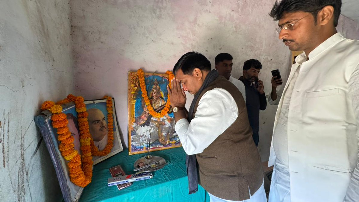 rssinghpatelbjp's tweet image. आत्मनिर्भर भारत संकल्प अभियान – हर घर स्वदेशी, घर-घर स्वदेशी

अपने विधानसभा क्षेत्र मड़िहान के आदर्श इंटर कॉलेज, सुगापांख में आत्मनिर्भर भारत संकल्प अभियान के अंतर्गत आयोजित मंडल युवा सम्मेलन का शुभारंभ कर उपस्थित जनमानस के समक्ष अपने विचार साझा किए।