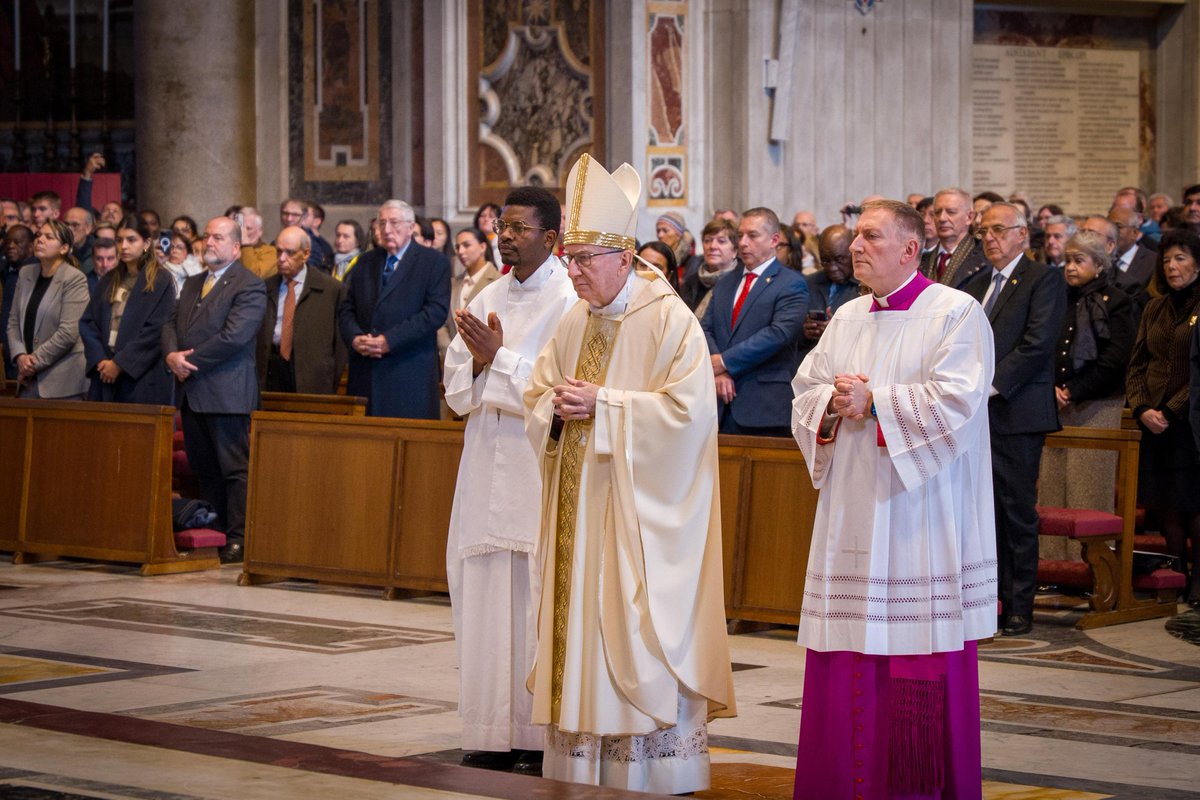 Hoy 26 de noviembre se cumplen 190 años de relaciones diplomáticas entre Colombia y la Santa Sede.

Para conmemorar la fecha, el Secretario de Estado de la Santa Sede, Cardenal Pietro Parolin, preside una ceremonia litúrgica en el Altar de la Catedra de la Basílica de San Pedro,