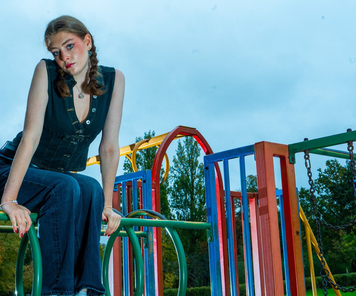 ThisIsTheMusic2's tweet image. Girlsbestfriend doesn’t just hint at potential — it signals the arrival of an emerging star on the verge of a serious breakout.

Check out our review of the new @daisypmusic single released at midnight! 

thisisthe.music.blog/2025/11/26/gir…

#newmusic #musicblog