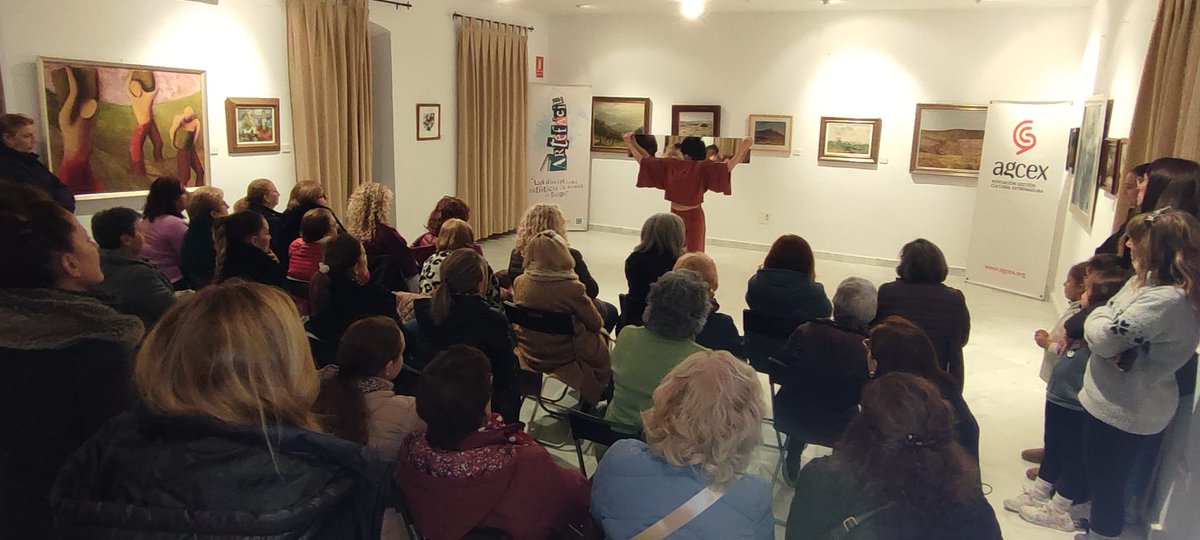 🎯 Ayer estuvimos en Segura de León, con motivo del #25N, con el taller de danza "enDanza", impartido por Irene Naranjo, en el marco de la novena edición de #ArteFácil.
🥰Qué gran grupo de mujeres autoconociéndose a través de la danza 💜

<a href="/cultura_EXT/">Cultura, Turismo, Jóvenes y Deportes</a>