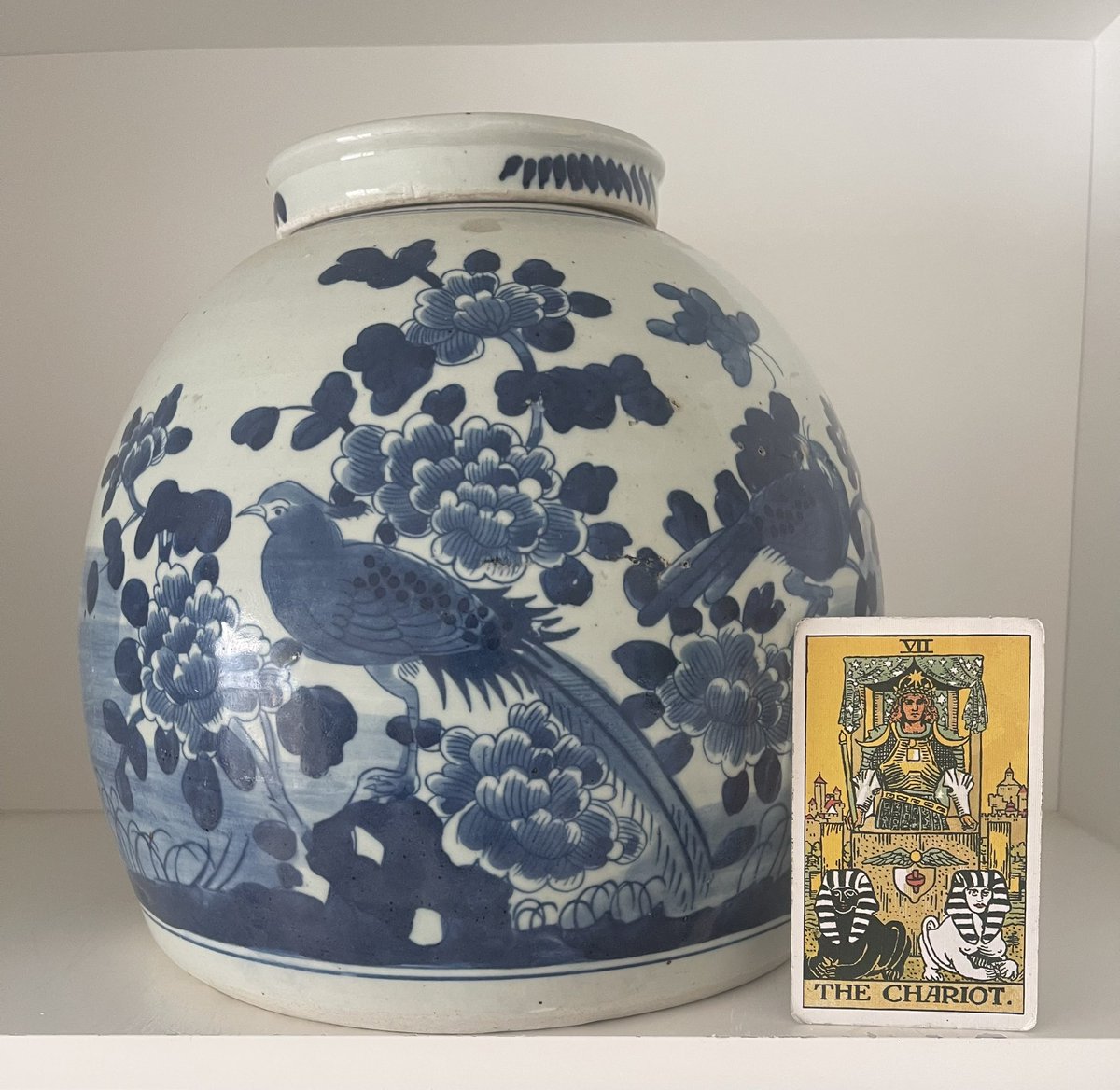 sitiomagico's tweet image. EL CARRO Una señal que llega antes de que el movimiento se materialice. Capacidad de dominar fuerzas internas y externas para abrir camino hacia una meta concreta. Prepárate. Lo que viene se mueve. Y se mueve a tu favor. Eres la estructura que sostiene y el impulso que avanza.