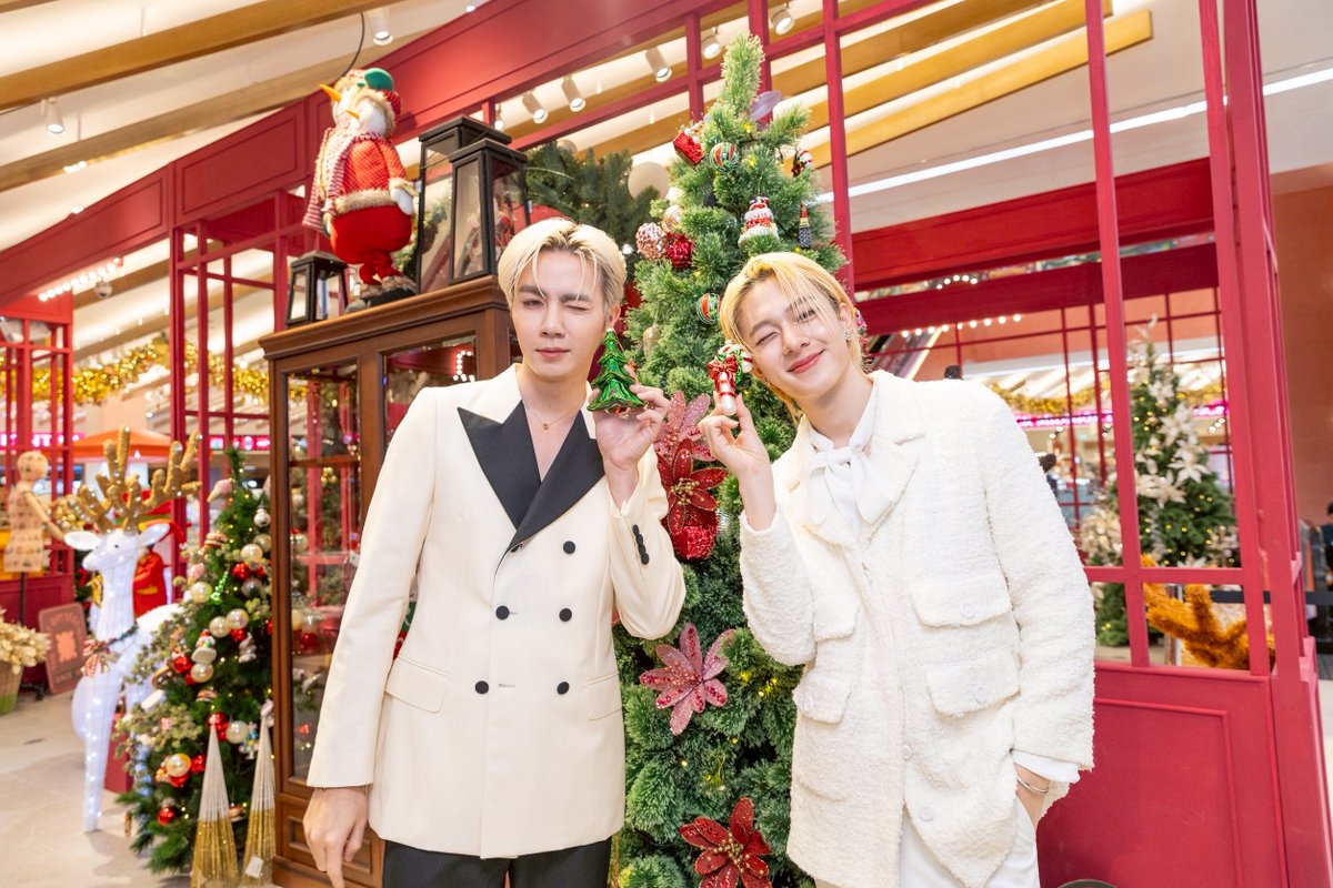 Centralnews's tweet image. เสิร์ฟความน่ารักของ ซี นุนิว ที่งาน Central Season of Giving 2026 | Christmas Light Up Wonder 🎄 งานนี้ความสุขเอ่อล้นจนหยุดยิ้มไม่ได้เลย
⁣
มาเลือกช้อปของขวัญพร้อมชมบรรยากาศสวยๆ ได้ที่เซ็นทรัลชิดลม และเซ็นทรัลทุกสาขา
⁣
แล้วอย่าลืม Follow Central เพื่อติดตามกิจกรรมดีๆ กันอีกนะ