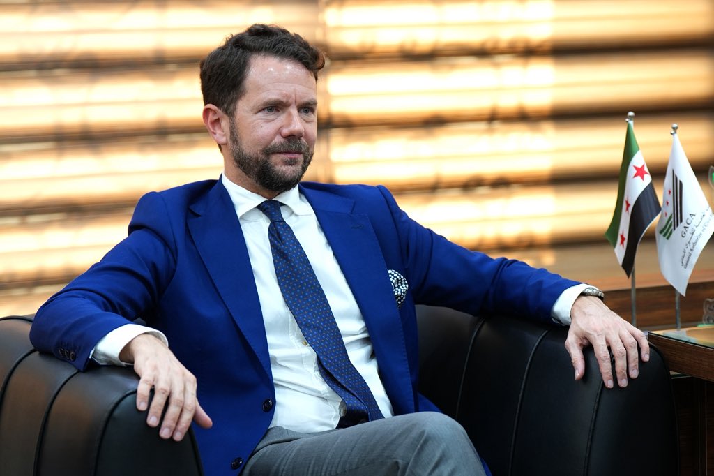 اجتمع رئيس الهيئة العامة للطيران المدني والنقل الجوي السوري، السيد عمر الحصري، مع القائم بأعمال سفارة إسبانيا في سوريا فرانسيسكو خابيير بوغا يوبيس.

وبحث الجانبان خلال الاجتماع آخر المستجدات المتعلقة باتفاقية إعادة تأهيل مطار دمشق الدولي، كما استعرض الوفد الإسباني إمكانية إعادة