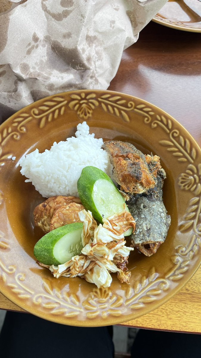 garyoupix's tweet photo. @poconxg Makan siang https://t.co/OOtNc1Hkj0