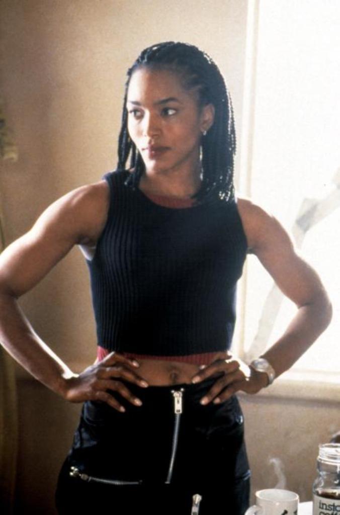 TheStingisBack's tweet image. Strange Days is criminally underrated among ‘90s films. Kathryn Bigelow brought together an incredible cast—Ralph Fiennes, Angela Bassett, Juliette Lewis, etc—and gave each of them a magnetic, unforgettable presence. And they all look really hot! 🔥