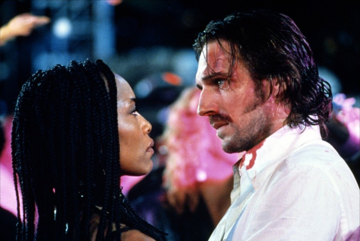 TheStingisBack's tweet image. Strange Days is criminally underrated among ‘90s films. Kathryn Bigelow brought together an incredible cast—Ralph Fiennes, Angela Bassett, Juliette Lewis, etc—and gave each of them a magnetic, unforgettable presence. And they all look really hot! 🔥