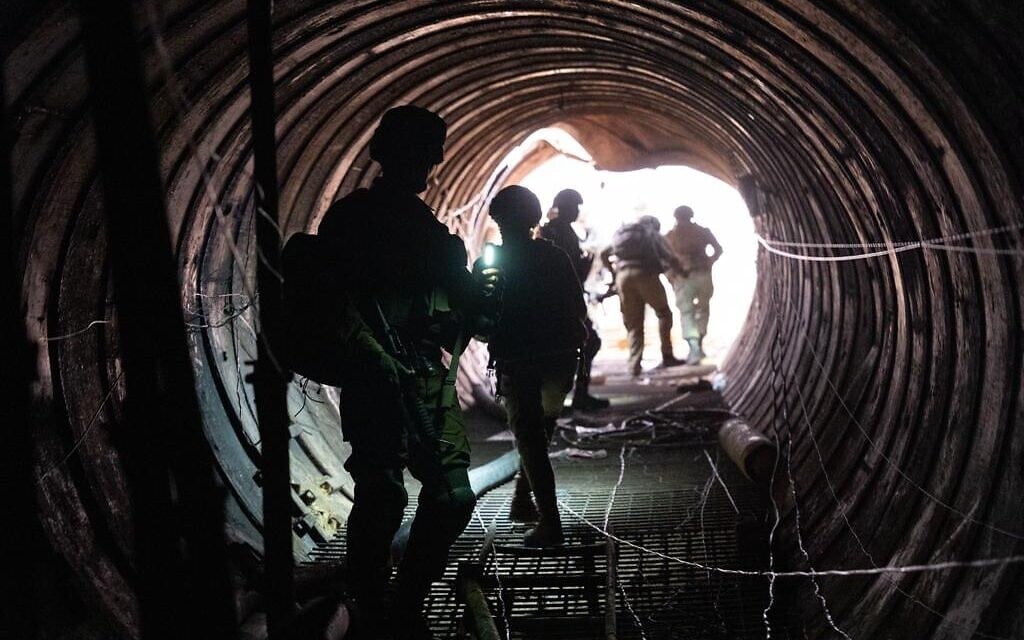 TheCradleMedia's tweet image. Israeli forces claim they killed five resistance fighters emerging from Rafah tunnels

Israeli forces said on Tuesday that they killed five Qassam Brigades fighters who had likely surfaced from Rafah&apos;s tunnel network, in an area that remains under Israeli control.

The army…