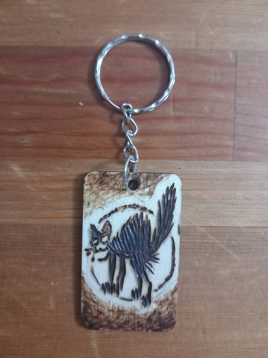 🔥🔥 Vuelven los llaveros artesanales hechos con Pirografia (Quemado de la madera). Cuestan sólo 2€ y con la venta de estos nos ayudas a Distribuidora anarquista El grillo libertario  y a mi a autogestionarnos.