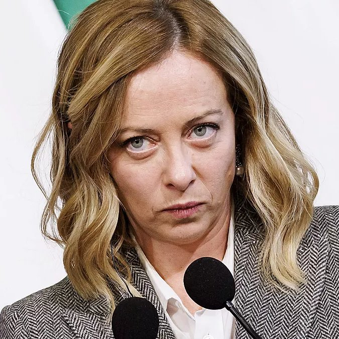 republiqueBRA's tweet photo. ♀️ ⛓️ Itália APROVA por unanimidade um projeto de lei que define FEMINICÍDIO como crime específico, punível com prisão perpétua, em medida celebrada pela primeira-ministra Giorgia Meloni. https://t.co/pjiS064ywR