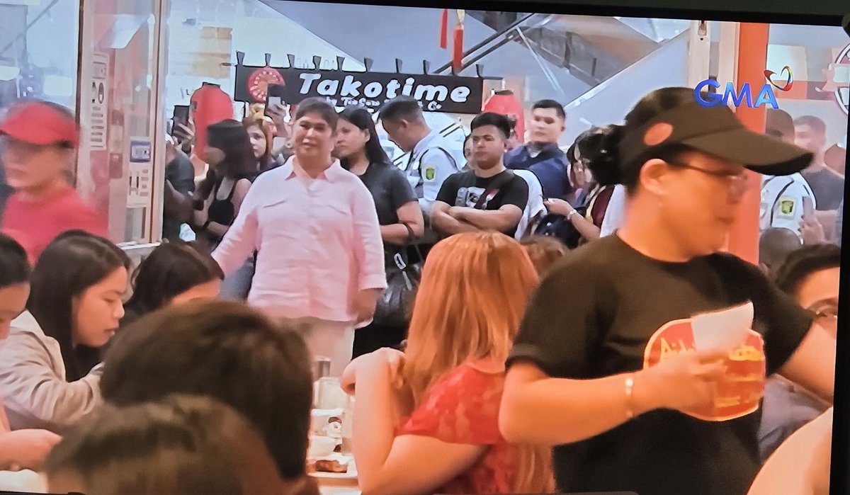 _revelink's tweet image. randomly watching a local tv show (KMJS) and I&apos;m seeing something in the background lmaoooo 

if you know you know.. good morning, afternoon, evening! it&apos;s.....