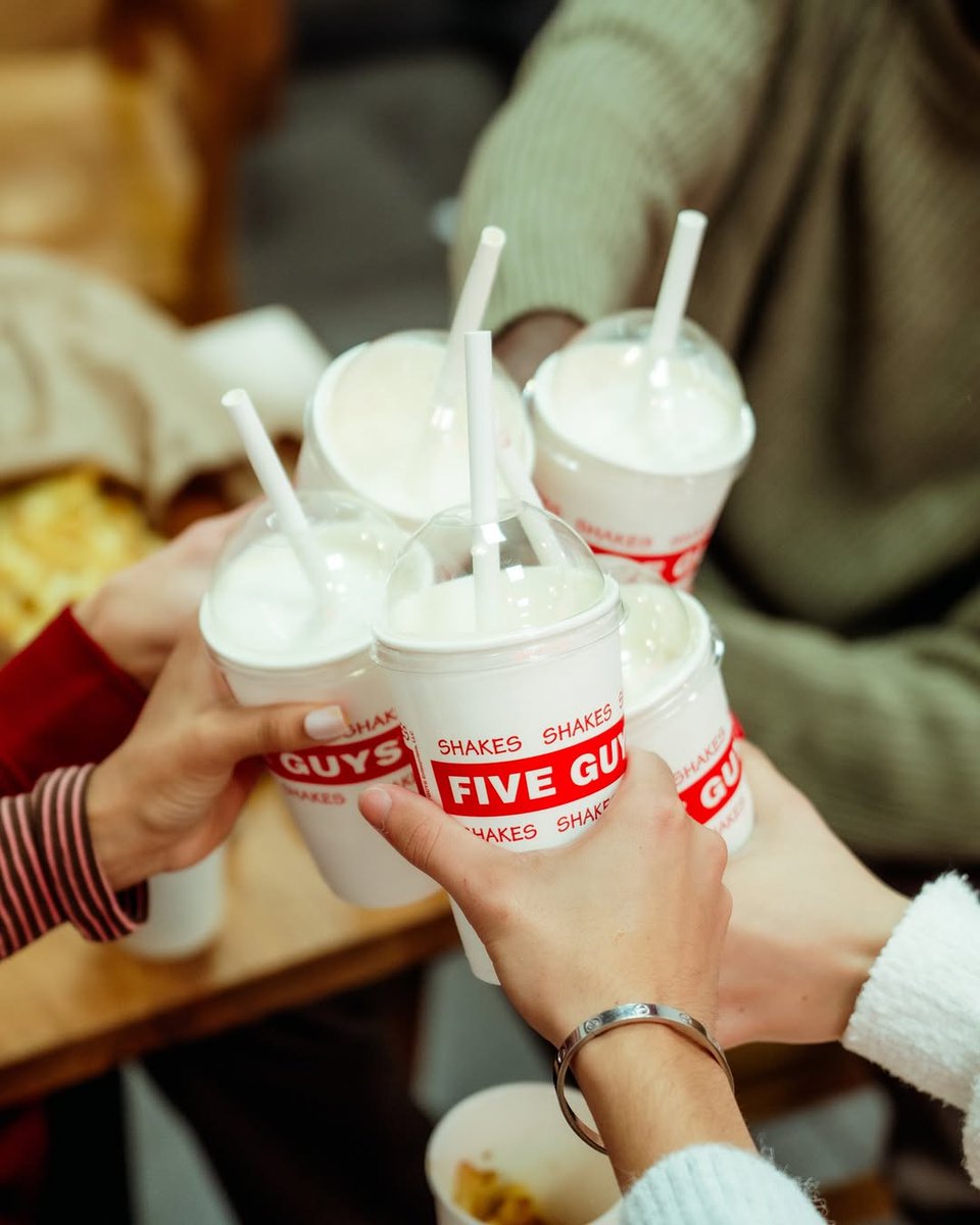 Love cinnamon buns? Then get ready to sip your new obsession… the Cinnamon Bun Shake from <a href="/FiveGuysUK/">Five Guys UK</a> 😍