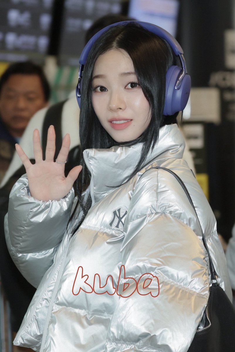 karina_airport's tweet image. 251107 🎧 #카리나 #KARINA