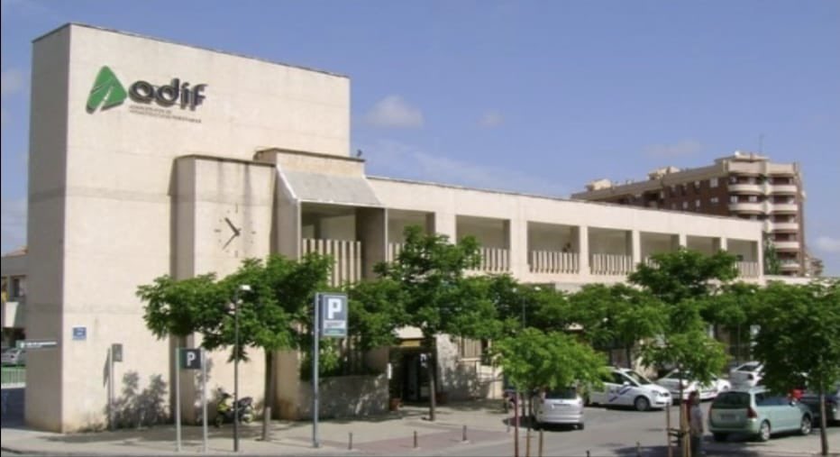 oscar_puente_'s tweet image. Trabajamos para llevar la alta velocidad a Jaén. Adjudicamos el estudio informativo para conectar el corredor Córdoba-Jaén con la Madrid-Sevilla.

Una inversión de 400 M€ para unir la capital con la ciudad andaluza en 3 horas y reducir el viaje en 50 minutos.