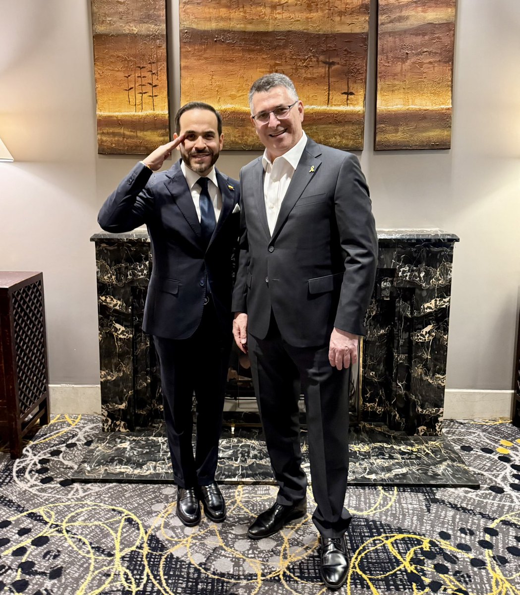 Ayer estuve reunido con Gideon Sa’ar, canciller del Estado de Israel. Fue una conversación cordial de más de dos horas, en la que pude exponerle la imperiosa necesidad que tiene Colombia de fortalecer los lazos de amistad y cooperación con Israel.

En mi gobierno instalaré la