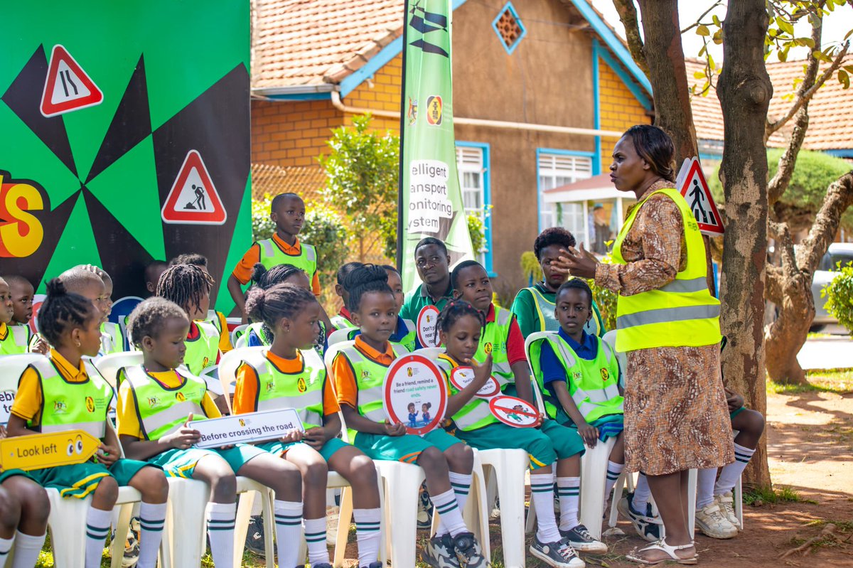 samiekimberly26's tweet image. During the #SafeKidsSafeFuture Campaign session today, children learnt what these road signs and safety gears mean. Understanding them helps them become smarter road users on the road.

This is because every sign understood, every gear worn properly, and every rule followed is a…