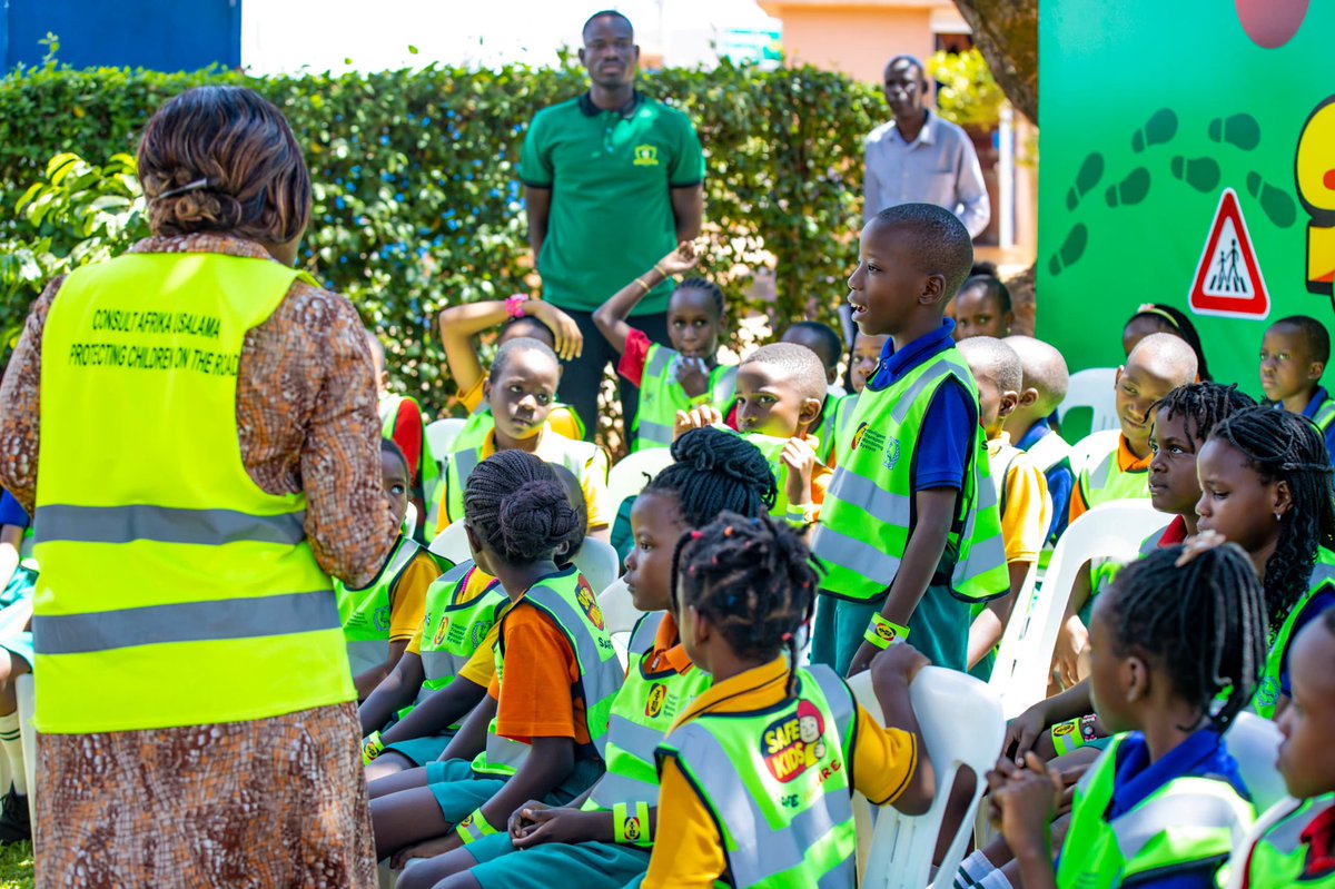samiekimberly26's tweet image. During the #SafeKidsSafeFuture Campaign session today, children learnt what these road signs and safety gears mean. Understanding them helps them become smarter road users on the road.

This is because every sign understood, every gear worn properly, and every rule followed is a…