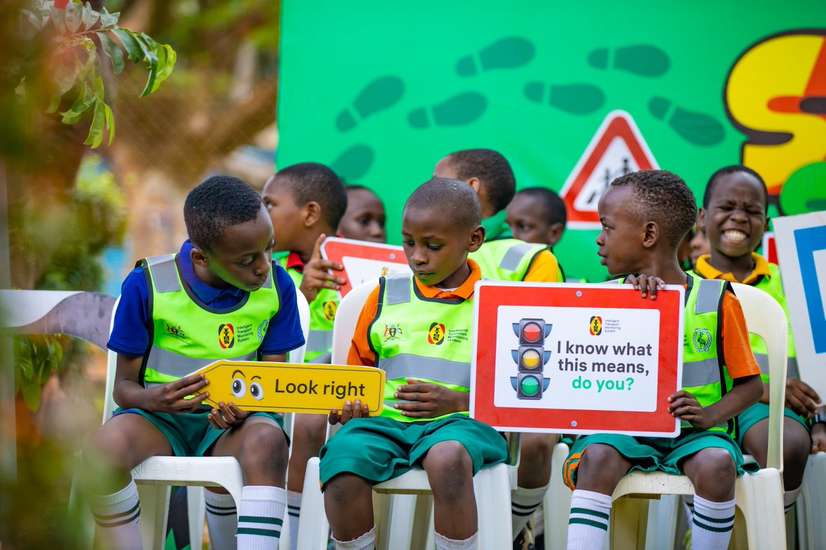 samiekimberly26's tweet image. During the #SafeKidsSafeFuture Campaign session today, children learnt what these road signs and safety gears mean. Understanding them helps them become smarter road users on the road.

This is because every sign understood, every gear worn properly, and every rule followed is a…