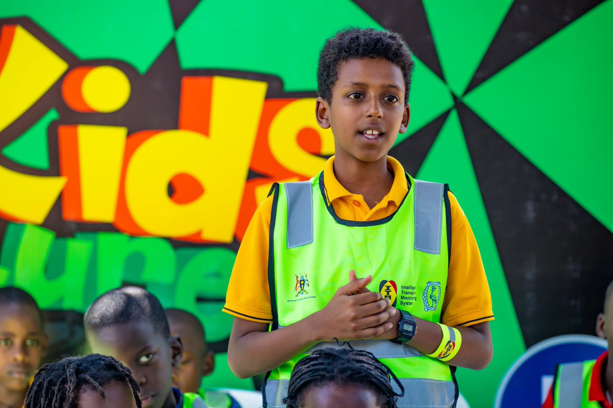 samiekimberly26's tweet image. During the #SafeKidsSafeFuture Campaign session today, children learnt what these road signs and safety gears mean. Understanding them helps them become smarter road users on the road.

This is because every sign understood, every gear worn properly, and every rule followed is a…