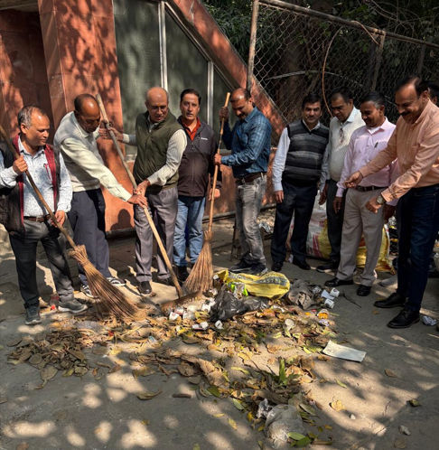 #Shramdaan activity was done in TCIL Bhavan premises during #SwachhataPakhwada2025 
Our employees enthusiastically participated in the activity, reinforcing commitment to cleanliness, community responsibility and vision of a #SwachhBharat 
#SwachhataPakhwada