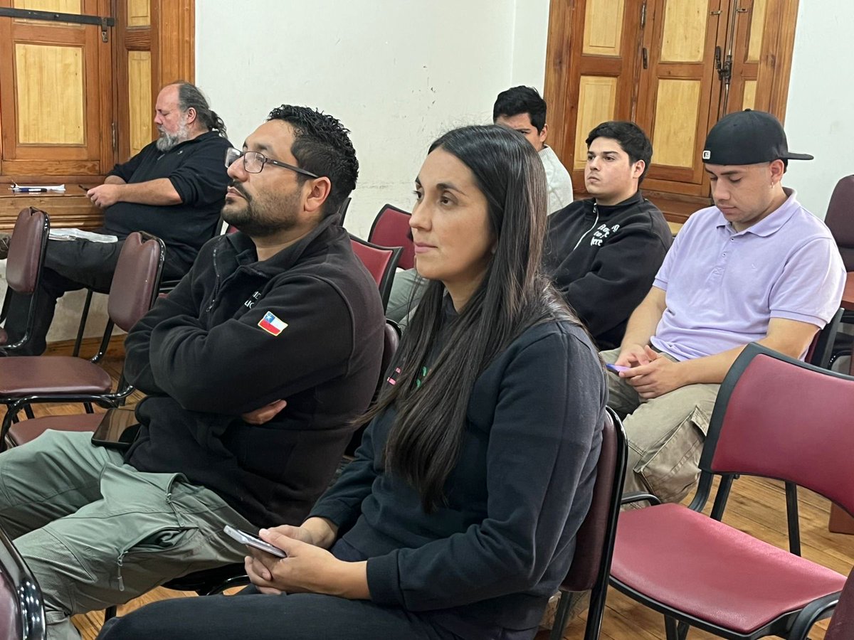 Charla prevención de incendios forestales a funcionarios del agro, en la provincia de Cachapoal.