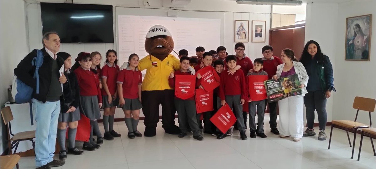Charla de educación ambiental y visita de Forestín  a alumnos de quinto básico del colegio CIMA, de la comuna de Coinco, acompañados por personal municipal
