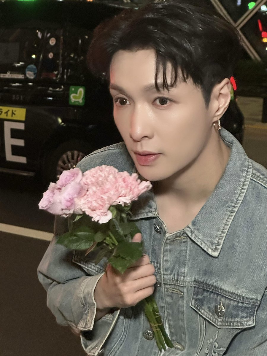 Chuchouxxing's tweet photo. 251126 @lay_studio Rednote :
เบื้องหลังถ่ายโปสฯโปรโมท @layzhang STAY WITH ME 📍 โตเกียว, ญี่ปุ่น 💐
#XbackDayWithLAY #จางอี้ชิง #เลย์จาง #Yixing #LayZhang https://t.co/PGwW019CMo