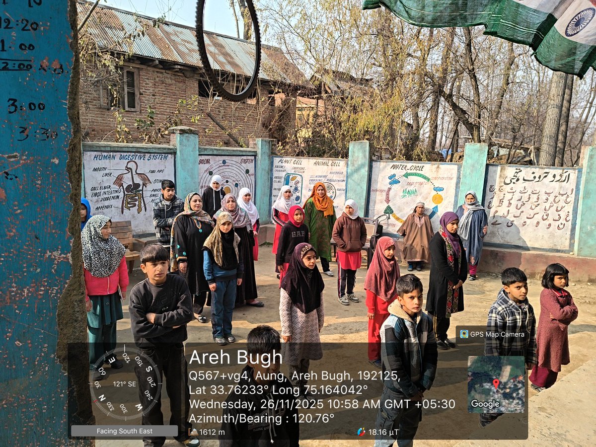CukShafqat's tweet image. Celebrated Constitution Day with officials and students of Government Middle School Aung, Anantnag. Inspiring to see young learners embrace the values of our Constitution with such enthusiasm! 🇮🇳📘 #ConstitutionDay #Anantnag #YouthForDemocracy