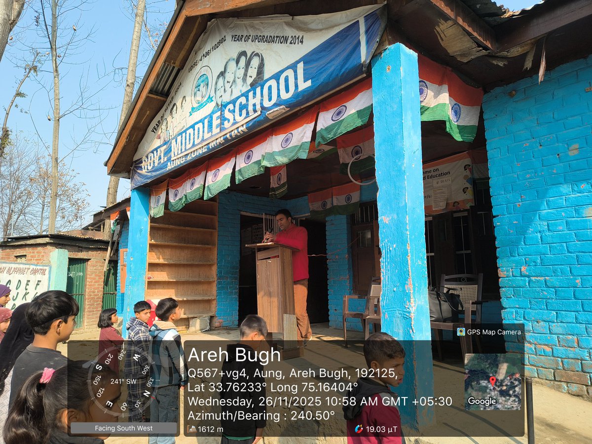 CukShafqat's tweet image. Celebrated Constitution Day with officials and students of Government Middle School Aung, Anantnag. Inspiring to see young learners embrace the values of our Constitution with such enthusiasm! 🇮🇳📘 #ConstitutionDay #Anantnag #YouthForDemocracy