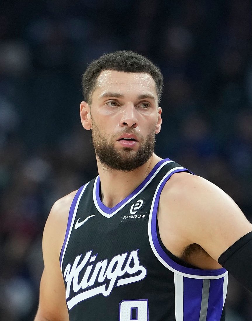 TheDunkCentral's tweet image. The Milwaukee Bucks are showing a level of interest in Zach LaVine, per @MikeAScotto 

“The Milwaukee Bucks have conducted background due diligence on Zach LaVine and others around the league, as usual, sources told HoopsHype. However, nothing is imminent as Bucks superstar…
