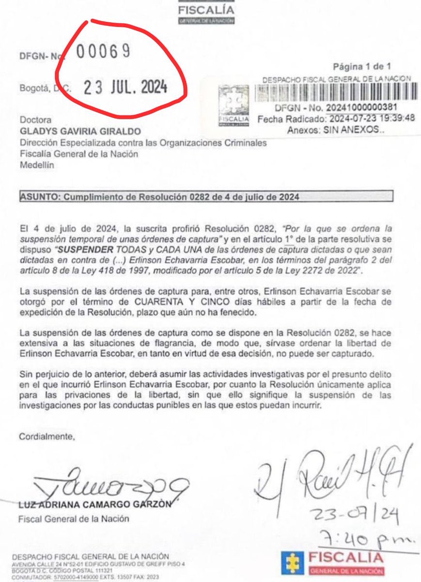 creo que a la sra fiscal general se le refundió el código penal y No asistió a las clases de penal especial “crímenes de guerra y delitos de lesa humanidad” 🇨🇴✅ calarca el día de su captura llevaba reclutada forzosamente una menor de edad eso es flagrancia de crimen de guerra ?