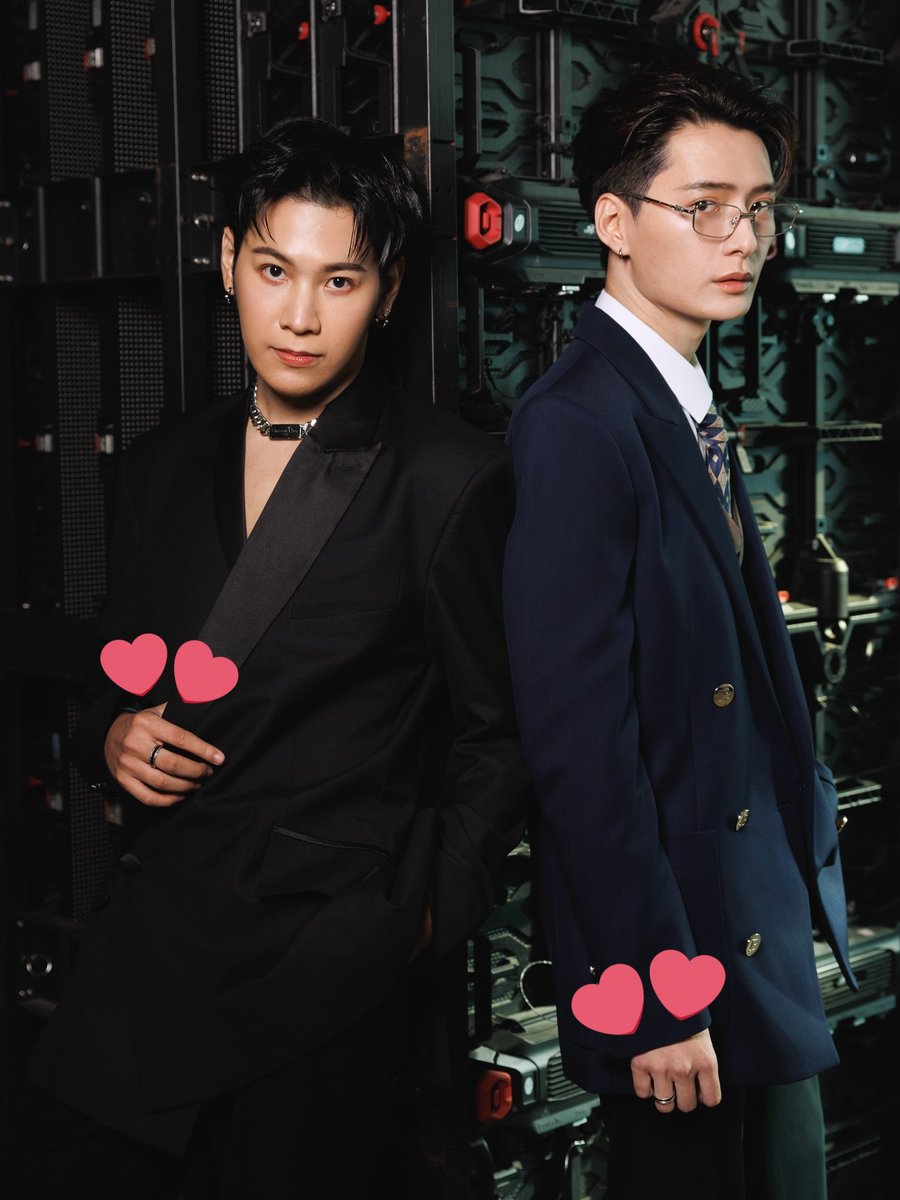 una_2S's tweet image. 419のペアリングを2人が同じ場所でつけてるのを見られる、なんてことも本当に慣れてなくてドキドキしちゃうわ…💍💍🥺🩷💚
#GMM2026
IG:__singto #คริสสิงโต